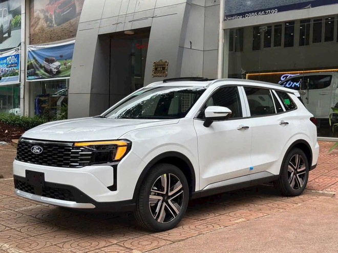 Ford Territory mới lần đầu giảm gi&aacute; ni&ecirc;m yết: Bản &lsquo;base&rsquo; c&ograve;n 739 triệu đồng, rẻ hơn cả CX-5- Ảnh 4.