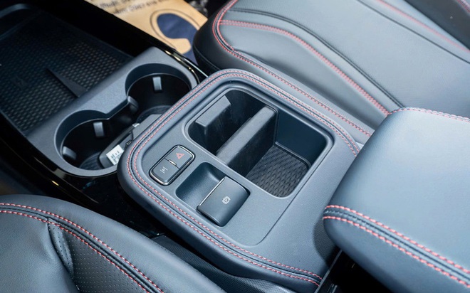 Ford Mustang Mach-E giảm gi&aacute; kỷ lục c&ograve;n gần 1,7 tỷ đồng, sạc miễn ph&iacute; 5 năm - &lsquo;K&egrave;o thơm&rsquo; cho d&acirc;n chơi tốc độ thời xăng tăng gi&aacute;- Ảnh 8.