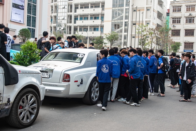 Dẫn đo&agrave;n Range Rover của &ocirc;ng Đặng L&ecirc; Nguy&ecirc;n Vũ: &lsquo;Sau h&ocirc;m nay mới l&agrave; thử th&aacute;ch lớn nhất, nhiều cung đường d&acirc;n phượt c&ograve;n chưa biết tới&rsquo;- Ảnh 5.