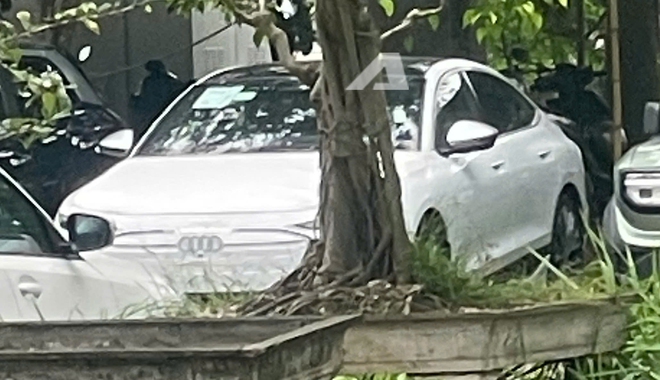 Audi S6 Sportback e-tron xuất hiện tại Việt Nam: Đ&egrave;n LED điều chỉnh thiết kế theo &yacute; chủ xe, nội thất 3 m&agrave;n h&igrave;nh OLED, đi 600km/sạc- Ảnh 1.