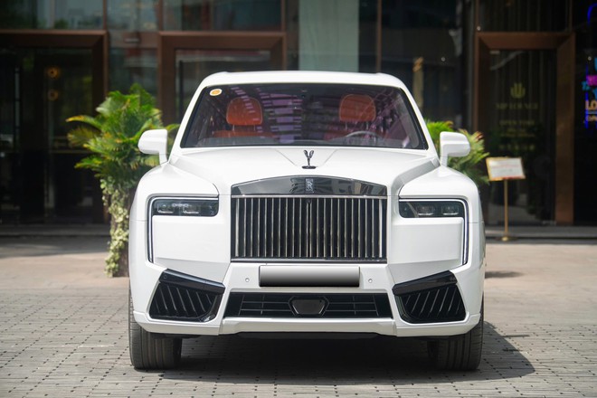 Ch&agrave;o Rolls-Royce Culinan Black Badge 'lướt 800km' hơn 28 tỷ đồng, người b&aacute;n bọc nilon kỹ như xe mới- Ảnh 3.