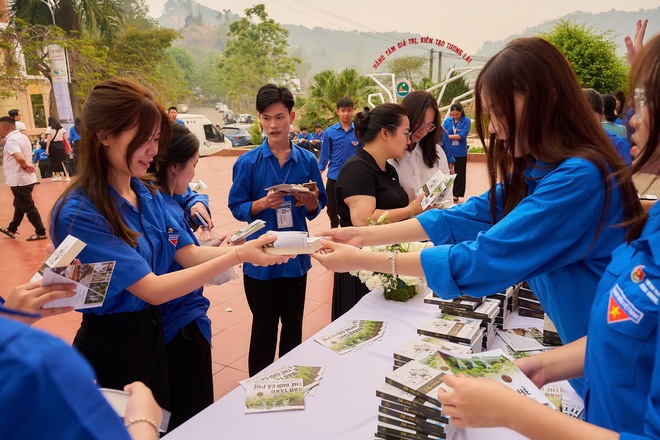 Range Rover 20 năm tuổi của ông Đặng Lê Nguyên Vũ bền cỡ này: ‘Bào’ hàng trăm km đèo núi Tây Bắc suốt 3 ngày liền vẫn ổn định- Ảnh 7. Range Rover 20 năm tuổi của ông Đặng Lê Nguyên Vũ bền cỡ này: ‘Bào’ hàng trăm km đèo núi Tây Bắc suốt 3 ngày liền vẫn ổn định- Ảnh 7.