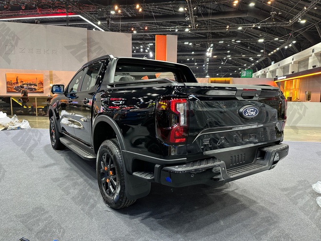 Ford Ranger Wildtrak 2026 tiếp tục lộ diện tại Việt Nam với 2 cấu hình: Dễ thêm bản một cầu giá rẻ hơn với động cơ mới, phân biệt được ngay từ ngoại hình- Ảnh 7. Ford Ranger Wildtrak 2026 tiếp tục lộ diện tại Việt Nam với 2 cấu hình: Dễ thêm bản một cầu giá rẻ hơn với động cơ mới, phân biệt được ngay từ ngoại hình- Ảnh 7.