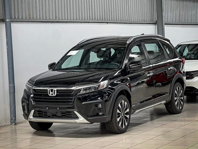 H&agrave;ng loạt MPV đua giảm gi&aacute;, c&oacute; mẫu ưu đ&atilde;i tới cả trăm triệu, lăn b&aacute;nh chỉ như gi&aacute; ni&ecirc;m yết- Ảnh 12.