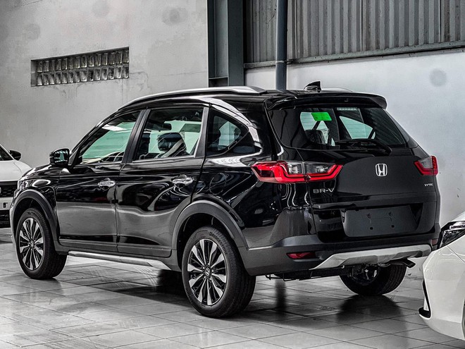 H&agrave;ng loạt MPV đua giảm gi&aacute;, c&oacute; mẫu ưu đ&atilde;i tới cả trăm triệu, lăn b&aacute;nh chỉ như gi&aacute; ni&ecirc;m yết- Ảnh 13.