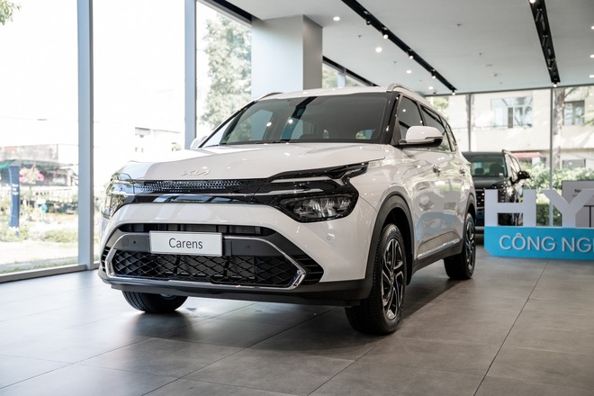 H&agrave;ng loạt MPV đua giảm gi&aacute;, c&oacute; mẫu ưu đ&atilde;i tới cả trăm triệu, lăn b&aacute;nh chỉ như gi&aacute; ni&ecirc;m yết- Ảnh 15.