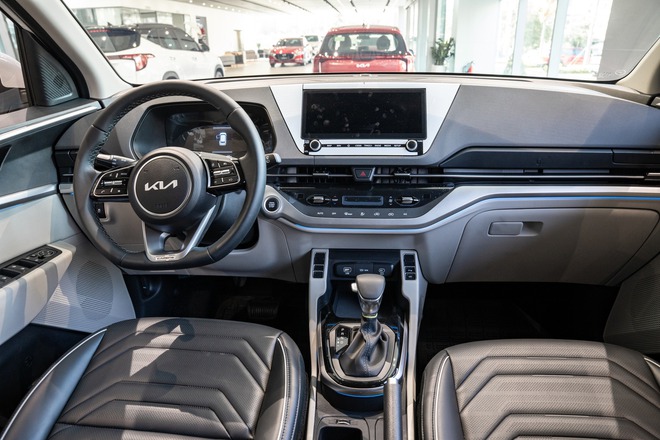 H&agrave;ng loạt MPV đua giảm gi&aacute;, c&oacute; mẫu ưu đ&atilde;i tới cả trăm triệu, lăn b&aacute;nh chỉ như gi&aacute; ni&ecirc;m yết- Ảnh 17.