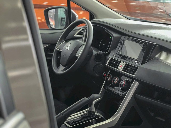 H&agrave;ng loạt MPV đua giảm gi&aacute;, c&oacute; mẫu ưu đ&atilde;i tới cả trăm triệu, lăn b&aacute;nh chỉ như gi&aacute; ni&ecirc;m yết- Ảnh 8.