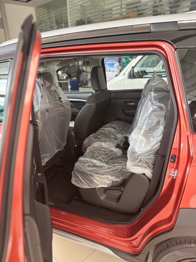 H&agrave;ng loạt MPV đua giảm gi&aacute;, c&oacute; mẫu ưu đ&atilde;i tới cả trăm triệu, lăn b&aacute;nh chỉ như gi&aacute; ni&ecirc;m yết- Ảnh 11.