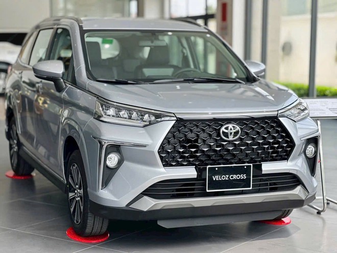 H&agrave;ng loạt MPV đua giảm gi&aacute;, c&oacute; mẫu ưu đ&atilde;i tới cả trăm triệu, lăn b&aacute;nh chỉ như gi&aacute; ni&ecirc;m yết- Ảnh 4.