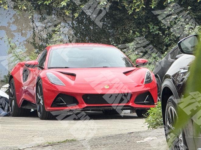 Lotus Emira xuất hiện ở Việt Nam: Dễ ra ngay tháng này cho dân chơi thích chất Anh, dùng máy Mercedes-AMG để có 'giá rẻ'- Ảnh 1. Lotus Emira xuất hiện ở Việt Nam: Dễ ra ngay tháng này cho dân chơi thích chất Anh, dùng máy Mercedes-AMG để có 'giá rẻ'- Ảnh 1.