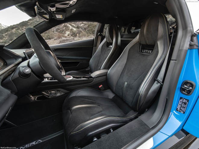 Lotus Emira xuất hiện ở Việt Nam: Dễ ra ngay tháng này cho dân chơi thích chất Anh, dùng máy Mercedes-AMG để có 'giá rẻ'- Ảnh 8. Lotus Emira xuất hiện ở Việt Nam: Dễ ra ngay tháng này cho dân chơi thích chất Anh, dùng máy Mercedes-AMG để có 'giá rẻ'- Ảnh 8.