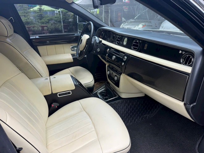 Từng l&agrave; biểu tượng của giới si&ecirc;u gi&agrave;u, Rolls-Royce Phantom 2007 giờ rao b&aacute;n gi&aacute; &lsquo;ngỡ ng&agrave;ng&rsquo;- Ảnh 4.