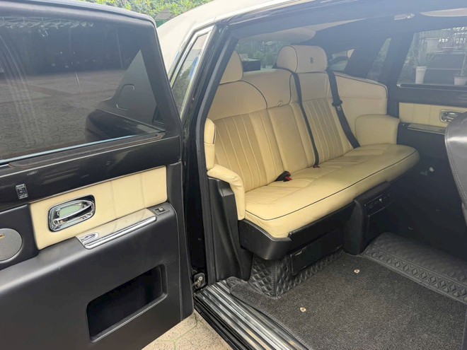 Từng l&agrave; biểu tượng của giới si&ecirc;u gi&agrave;u, Rolls-Royce Phantom 2007 giờ rao b&aacute;n gi&aacute; &lsquo;ngỡ ng&agrave;ng&rsquo;- Ảnh 5.