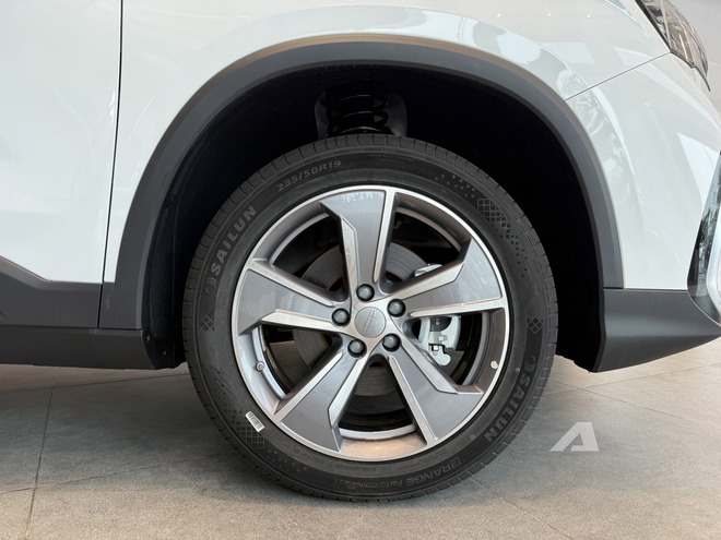 Soi chi tiết Geely Okavango tại đại l&yacute;: M&agrave;n h&igrave;nh 14,6 inch, ADAS đầy đủ, cấu h&igrave;nh ghế linh hoạt cho gia đ&igrave;nh trong tầm gi&aacute; hơn 700 triệu- Ảnh 4.