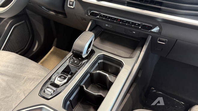 Soi chi tiết Geely Okavango tại đại l&yacute;: M&agrave;n h&igrave;nh 14,6 inch, ADAS đầy đủ, cấu h&igrave;nh ghế linh hoạt cho gia đ&igrave;nh trong tầm gi&aacute; hơn 700 triệu- Ảnh 15.