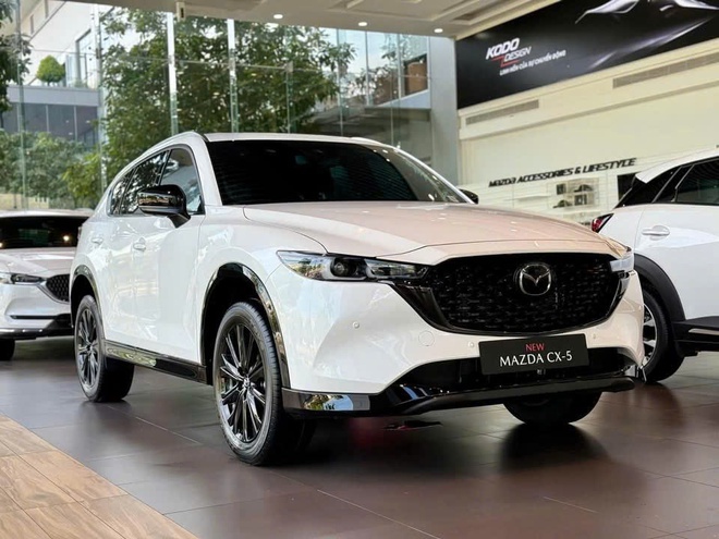 Mazda CX-5 đ&ograve;i lại 'ng&ocirc;i vương' từ tay VinFast VF 7, cuộc đua SUV hạng C căng thẳng đến từng chiếc xe- Ảnh 4.