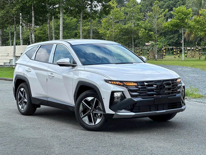 Mặt bằng gi&aacute; xe Hyundai thay đổi: Santa Fe hỗ trợ 220 triệu, Tucson v&agrave; Creta tăng mức giảm- Ảnh 3.