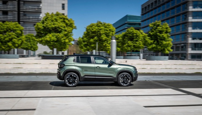Jeep Avenger 2026 ra mắt: Hầm hố hơn, tối ưu địa h&igrave;nh, t&ugrave;y chọn hybrid, nếu THACO đưa về sẽ th&ecirc;m s&ocirc;i động ph&acirc;n kh&uacute;c SUV nhỏ- Ảnh 5.