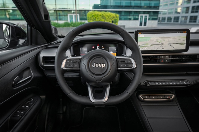 Jeep Avenger 2026 ra mắt: Hầm hố hơn, tối ưu địa h&igrave;nh, t&ugrave;y chọn hybrid, nếu THACO đưa về sẽ th&ecirc;m s&ocirc;i động ph&acirc;n kh&uacute;c SUV nhỏ- Ảnh 7.