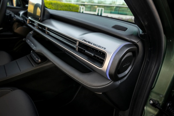 Jeep Avenger 2026 ra mắt: Hầm hố hơn, tối ưu địa h&igrave;nh, t&ugrave;y chọn hybrid, nếu THACO đưa về sẽ th&ecirc;m s&ocirc;i động ph&acirc;n kh&uacute;c SUV nhỏ- Ảnh 8.