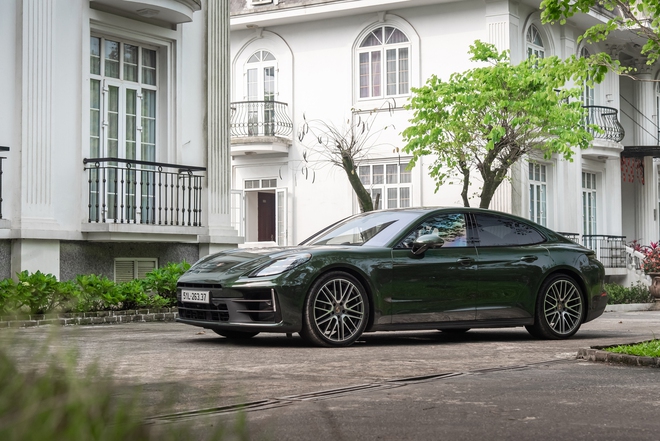 Porsche Panamera l&agrave; một chiếc xe &lsquo;đa nh&acirc;n c&aacute;ch&rsquo; như n&agrave;y: S&aacute;ng mặc suite, tối đi &lsquo;đua&rsquo;- Ảnh 6.