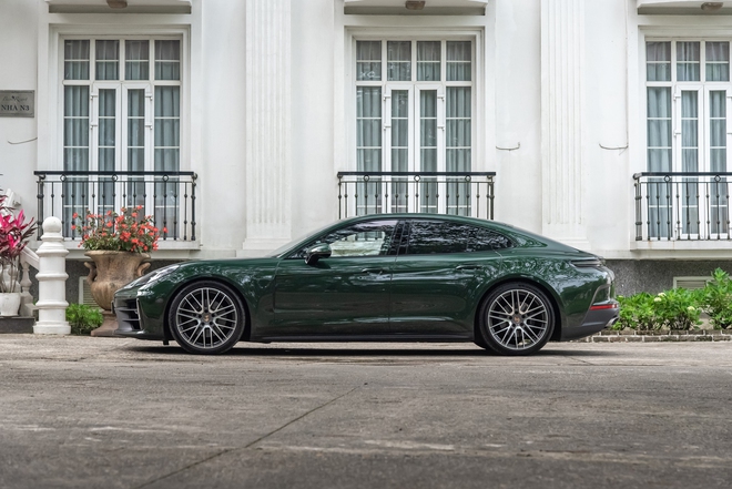 Porsche Panamera l&agrave; một chiếc xe &lsquo;đa nh&acirc;n c&aacute;ch&rsquo; như n&agrave;y: S&aacute;ng mặc suite, tối đi &lsquo;đua&rsquo;- Ảnh 8.