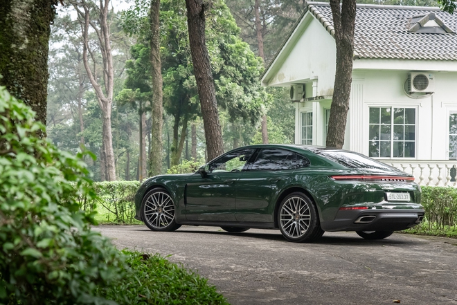 Porsche Panamera l&agrave; một chiếc xe &lsquo;đa nh&acirc;n c&aacute;ch&rsquo; như n&agrave;y: S&aacute;ng mặc suite, tối đi &lsquo;đua&rsquo;- Ảnh 9.