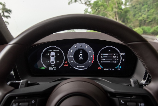 Porsche Panamera l&agrave; một chiếc xe &lsquo;đa nh&acirc;n c&aacute;ch&rsquo; như n&agrave;y: S&aacute;ng mặc suite, tối đi &lsquo;đua&rsquo;- Ảnh 16.
