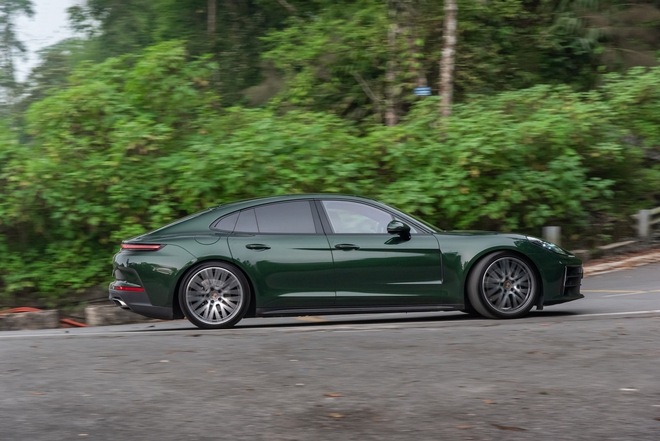 Porsche Panamera l&agrave; một chiếc xe &lsquo;đa nh&acirc;n c&aacute;ch&rsquo; như n&agrave;y: S&aacute;ng mặc suite, tối đi &lsquo;đua&rsquo;- Ảnh 11.