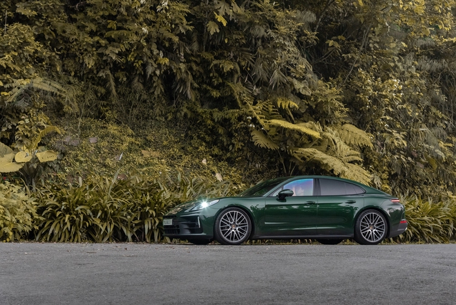 Porsche Panamera l&agrave; một chiếc xe &lsquo;đa nh&acirc;n c&aacute;ch&rsquo; như n&agrave;y: S&aacute;ng mặc suite, tối đi &lsquo;đua&rsquo;- Ảnh 7.