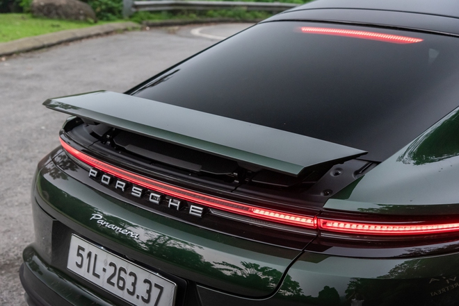 Porsche Panamera l&agrave; một chiếc xe &lsquo;đa nh&acirc;n c&aacute;ch&rsquo; như n&agrave;y: S&aacute;ng mặc suite, tối đi &lsquo;đua&rsquo;- Ảnh 13.