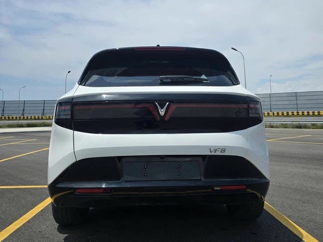VinFast li&ecirc;n tục nh&aacute; h&agrave;ng nhiều chi tiết của SUV mới, MXH x&ocirc;n xao trước gi&aacute; đồn đo&aacute;n thực tế chỉ hơn 768 triệu đồng- Ảnh 6.