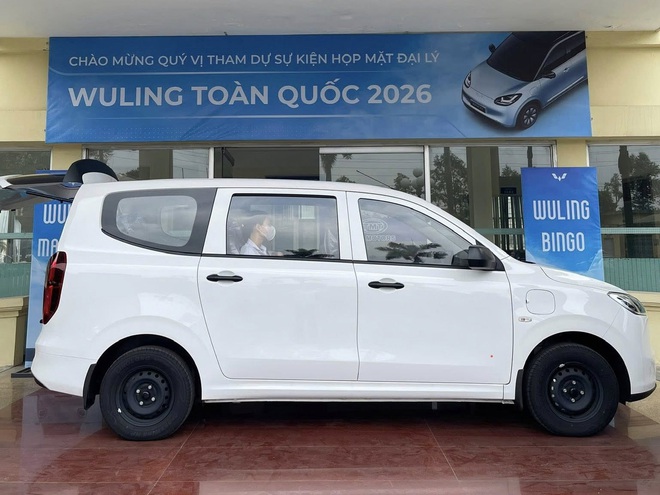 Wuling Grango - MPV gi&aacute; dự kiến 499 triệu đồng tại Việt Nam lộ r&otilde; nội, ngoại thất: N&uacute;m xoay chuyển số, ghế cơ trưởng, c&ograve;n nhiều thứ &lsquo;đơn sơ&rsquo;- Ảnh 4.