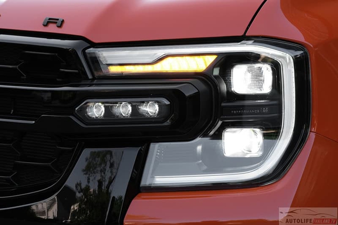 Ford Ranger Wildtrak X 2026 gi&aacute; quy đổi gần 1,2 tỷ đồng ở gần Việt Nam: M&aacute;y 3.0L V6, c&oacute; AWD, phuộc h&agrave;ng hiệu, lốp &lsquo;b&eacute;o&rsquo; như Raptor- Ảnh 4.