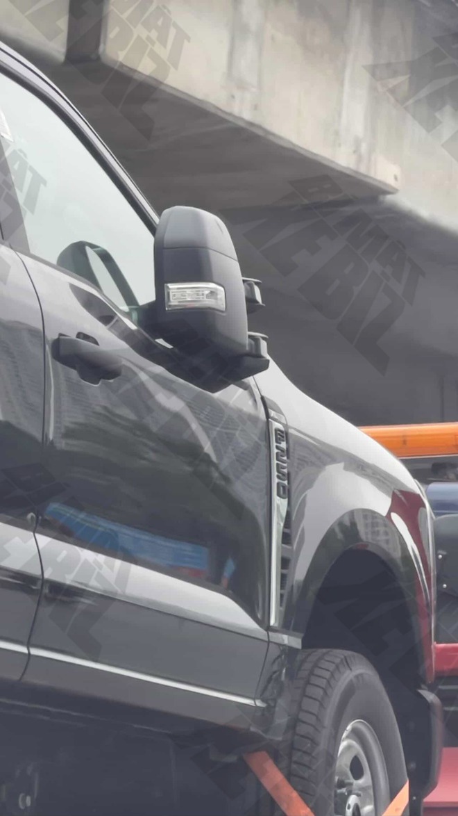 Ford F-250 Super Duty đời mới đầu ti&ecirc;n xuất hiện tại H&agrave; Nội: D&agrave;i hơn 6 m&eacute;t, d&ugrave;ng m&aacute;y V8, chờ d&acirc;n chơi Việt đến &lsquo;hốt&rsquo; h&agrave;ng độc- Ảnh 5.