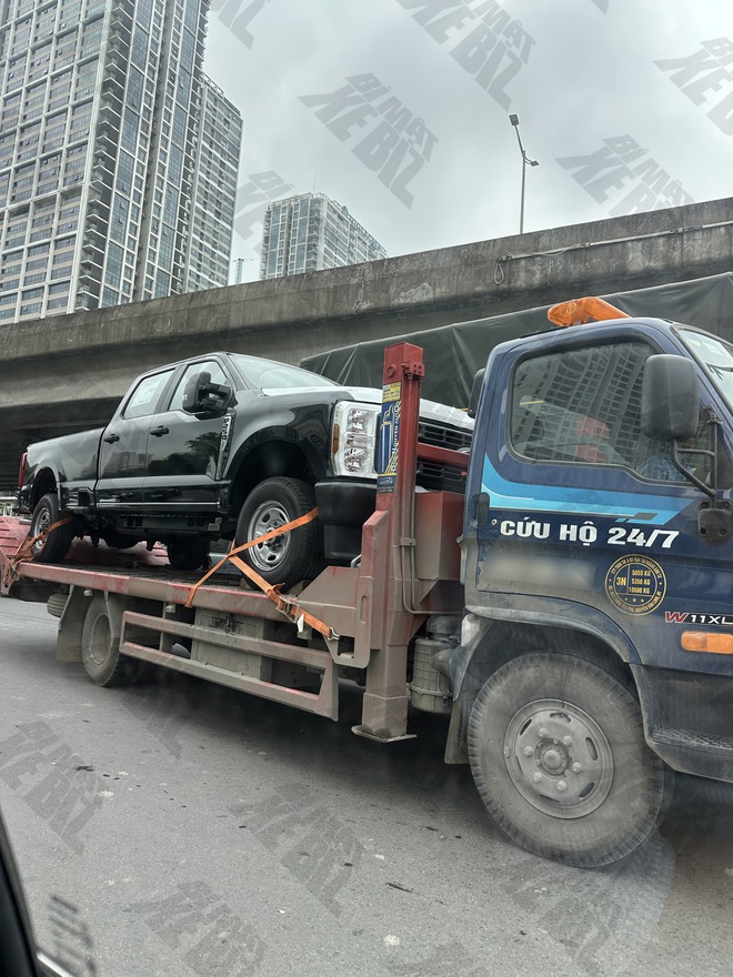 Ford F-250 Super Duty đời mới đầu ti&ecirc;n xuất hiện tại H&agrave; Nội: D&agrave;i hơn 6 m&eacute;t, d&ugrave;ng m&aacute;y V8, chờ d&acirc;n chơi Việt đến &lsquo;hốt&rsquo; h&agrave;ng độc- Ảnh 1.