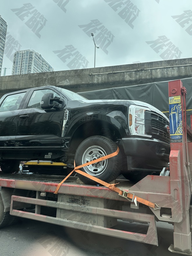 Ford F-250 Super Duty đời mới đầu ti&ecirc;n xuất hiện tại H&agrave; Nội: D&agrave;i hơn 6 m&eacute;t, d&ugrave;ng m&aacute;y V8, chờ d&acirc;n chơi Việt đến &lsquo;hốt&rsquo; h&agrave;ng độc- Ảnh 3.