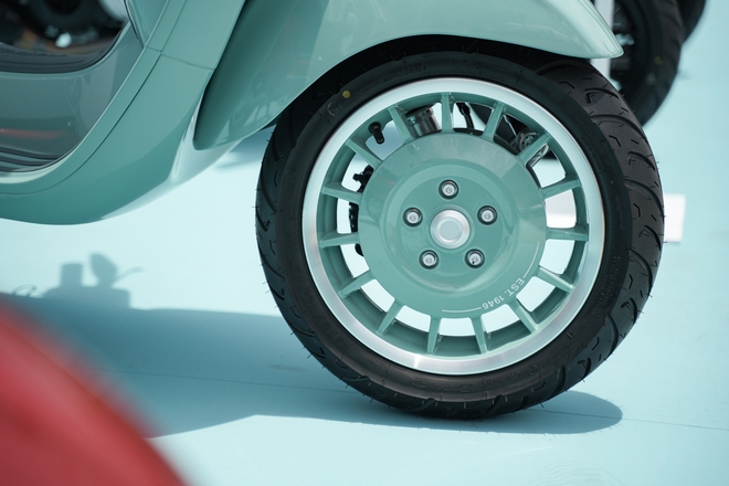 Cận cảnh Vespa Sprint 180 lần đầu xuất hiện tại Việt Nam: Gi&aacute; ngang SH350i, động cơ mạnh nhất d&ograve;ng Sprint nhưng kh&ocirc;ng d&agrave;nh cho số đ&ocirc;ng- Ảnh 7.