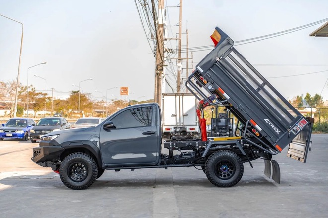 Toyota Hilux 'lột x&aacute;c' th&agrave;nh xe ben m&agrave; kh&ocirc;ng cần cắt xẻ: Chở tới 5 tấn, c&oacute; cả cần cẩu tự bốc h&agrave;ng- Ảnh 30.