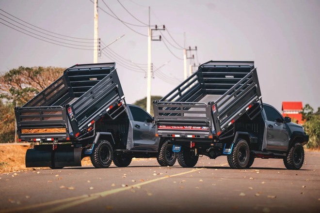 Toyota Hilux 'lột x&aacute;c' th&agrave;nh xe ben m&agrave; kh&ocirc;ng cần cắt xẻ: Chở tới 5 tấn, c&oacute; cả cần cẩu tự bốc h&agrave;ng- Ảnh 4.