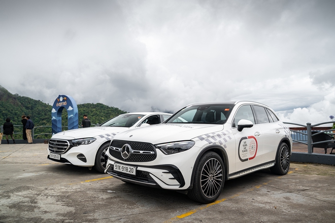 T&ocirc;i l&aacute;i Mercedes-Benz GLC 300 xuy&ecirc;n Việt hơn 1.800km c&ugrave;ng đo&agrave;n quốc tế: Chạy sướng, cảnh m&atilde;n nh&atilde;n, nhiều người t&ograve; m&ograve; hỏi thăm- Ảnh 1.