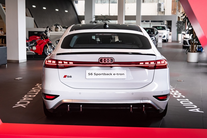 Xem thực tế 1 trong 5 chiếc Audi S6 Sportback e-tron gi&aacute; 4,199 tỷ đồng tại Việt Nam: Nhiều trang bị thể thao, mạnh gần 550 m&atilde; lực- Ảnh 7.