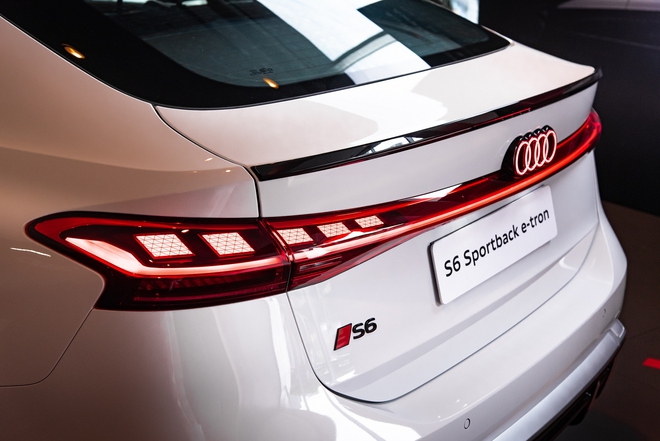 Xem thực tế 1 trong 5 chiếc Audi S6 Sportback e-tron gi&aacute; 4,199 tỷ đồng tại Việt Nam: Nhiều trang bị thể thao, mạnh gần 550 m&atilde; lực- Ảnh 8.