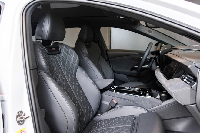 Xem thực tế 1 trong 5 chiếc Audi S6 Sportback e-tron gi&aacute; 4,199 tỷ đồng tại Việt Nam: Nhiều trang bị thể thao, mạnh gần 550 m&atilde; lực- Ảnh 16.