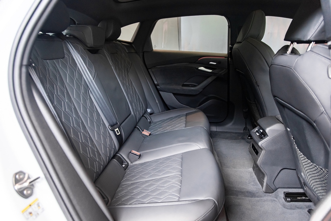 Xem thực tế 1 trong 5 chiếc Audi S6 Sportback e-tron gi&aacute; 4,199 tỷ đồng tại Việt Nam: Nhiều trang bị thể thao, mạnh gần 550 m&atilde; lực- Ảnh 17.