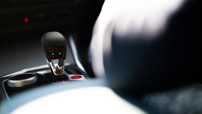 BMW M3 d&aacute;ng độc đầu ti&ecirc;n về Việt Nam: Gi&aacute; kh&oacute; dưới 5,5 tỷ đồng, mạnh 530HP, m&agrave;u sơn đắt hơn chiếc SHmode- Ảnh 9.