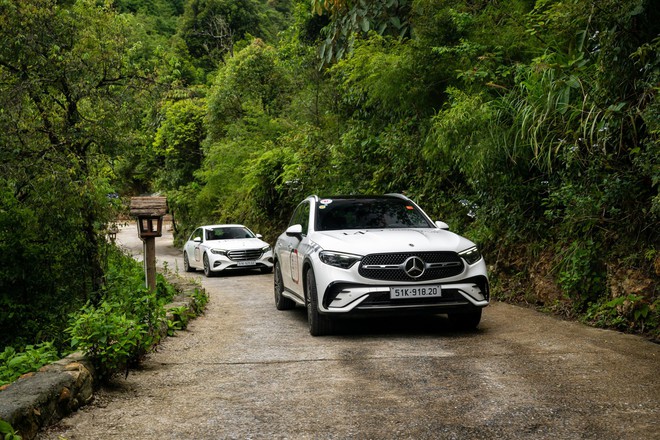T&ocirc;i l&aacute;i Mercedes-Benz GLC 300 xuy&ecirc;n Việt hơn 1.800km c&ugrave;ng đo&agrave;n quốc tế: Chạy sướng, cảnh m&atilde;n nh&atilde;n, nhiều người t&ograve; m&ograve; hỏi thăm- Ảnh 17.