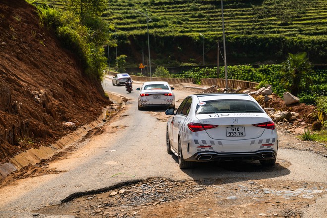 T&ocirc;i l&aacute;i Mercedes-Benz GLC 300 xuy&ecirc;n Việt hơn 1.800km c&ugrave;ng đo&agrave;n quốc tế: Chạy sướng, cảnh m&atilde;n nh&atilde;n, nhiều người t&ograve; m&ograve; hỏi thăm- Ảnh 18.