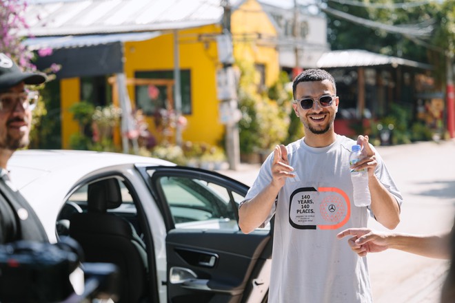 T&ocirc;i l&aacute;i Mercedes-Benz GLC 300 xuy&ecirc;n Việt hơn 1.800km c&ugrave;ng đo&agrave;n quốc tế: Chạy sướng, cảnh m&atilde;n nh&atilde;n, nhiều người t&ograve; m&ograve; hỏi thăm- Ảnh 5.